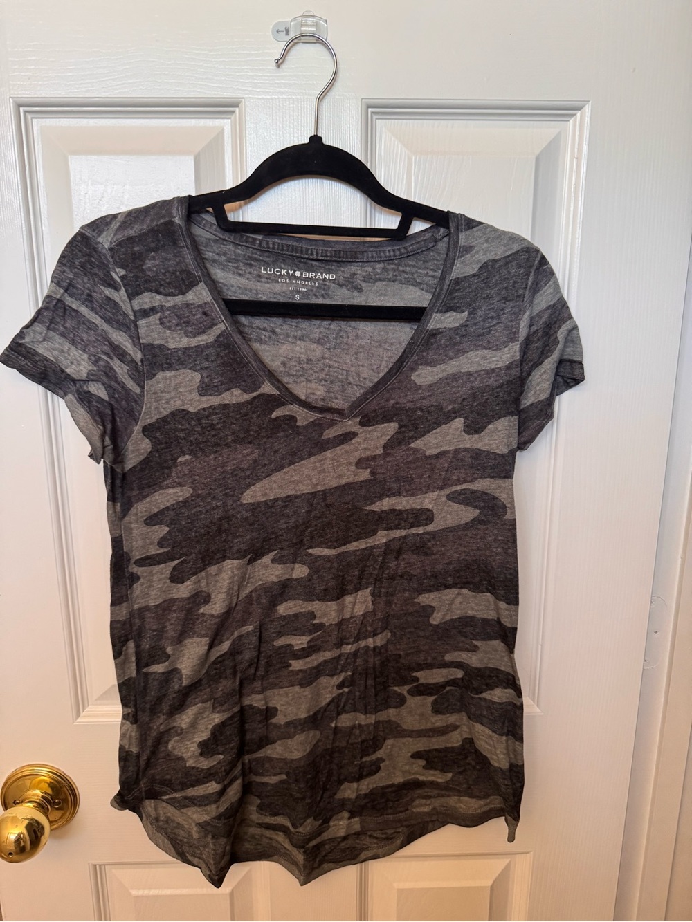 Lucky Brand Women's Gray Camo V-Neck Tee